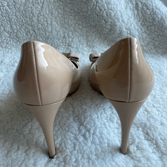 Salvatore Ferragamo -Carla Patent Bow Pumps-beige - Picture 8 of 9